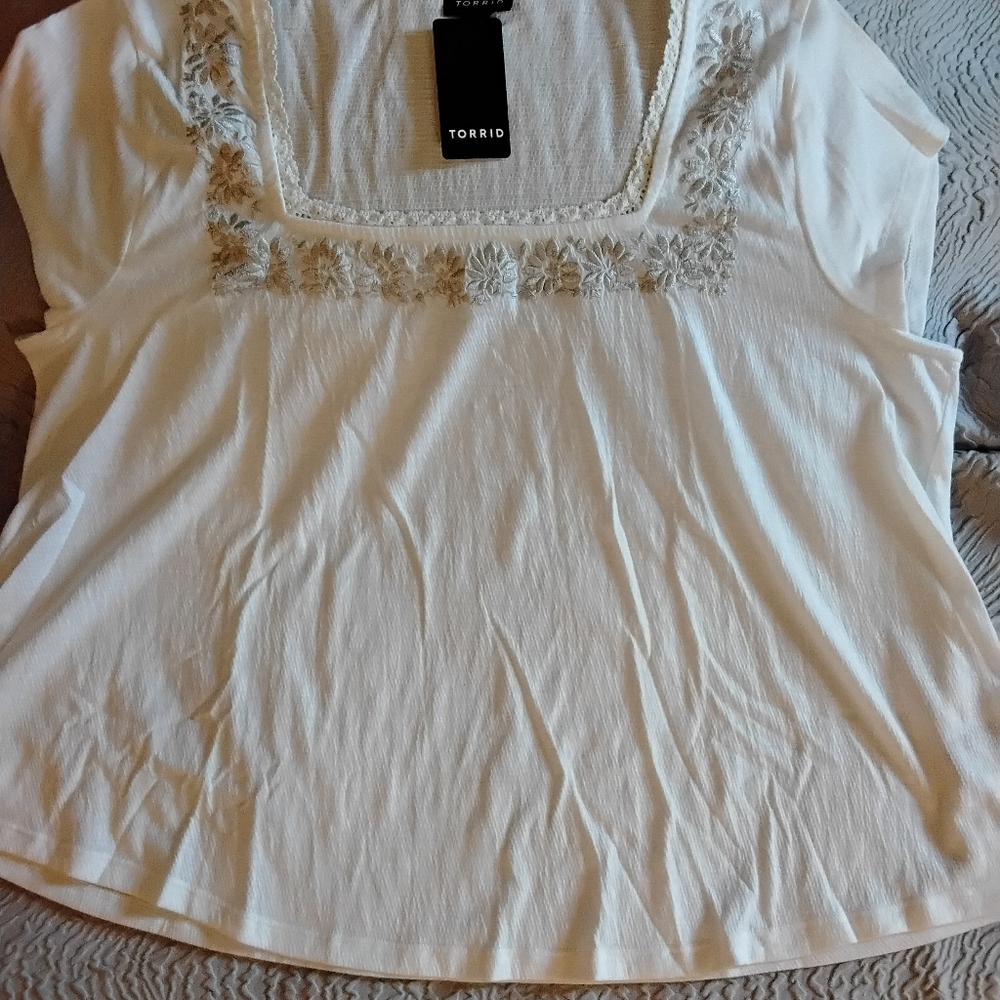 Torrid NWT Ivory Embroidered Top Size 1